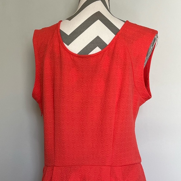 Bobeau  Dress, Tangerine Color w/an Embossed Pattern on Material- Size Large - Picture 2 of 11